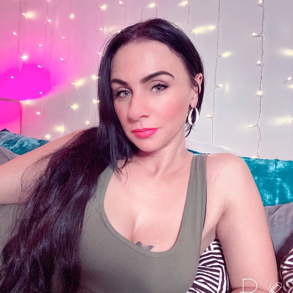 Meet your Posher, Niky - Picture 2 of 3